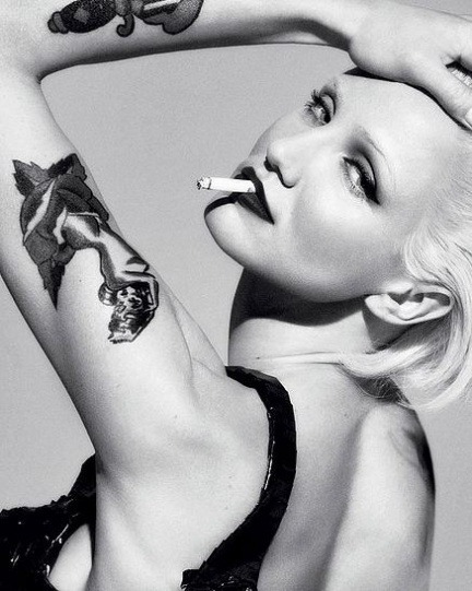 celebritieswithcigarettes-blog:cameron diaz with a cigarette.