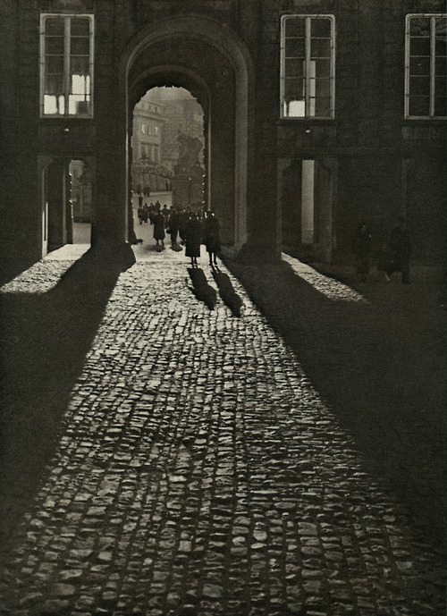 Josef Sudek
View of the First Courtyard through the Matthias Gate, date unknown
From Josef Sudek: Poet Of Prague
Thanks to kvetchlandia, lushlight, liquidnight and yama-bato