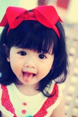 justbeingalvis:  justannabel:  emjhmind:  my little sister[:   omgggggg . shes cuute .  OMFG, SO CUTE.  