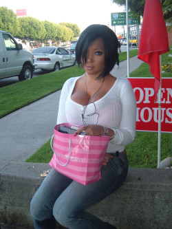 beautifulandthick:  Waiting for the bus. 