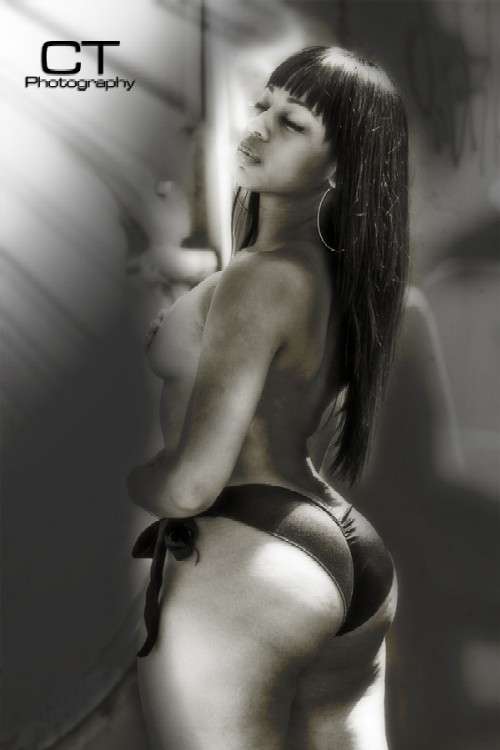 sheso:  b/w big booty