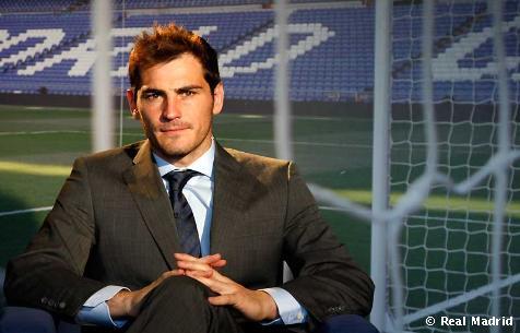 Picture perfect, Iker :)  Thought my dash needed some Madridista love.