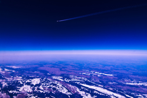 lllkml:  Contrail, looking out of a Boeing 737-800 cockpit window (via Photomatick)