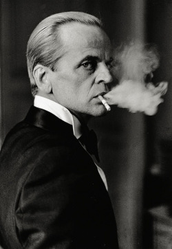 Entregulistanybostan:  Klaus Kinski, 1977 (Beat Presser) Hotparade  Klaus Kinski,