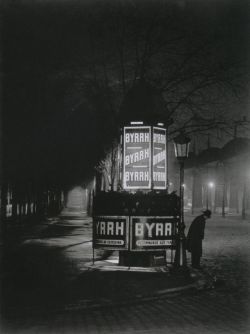 liquidnight:  Brassaï Pissoir Paris, 1932