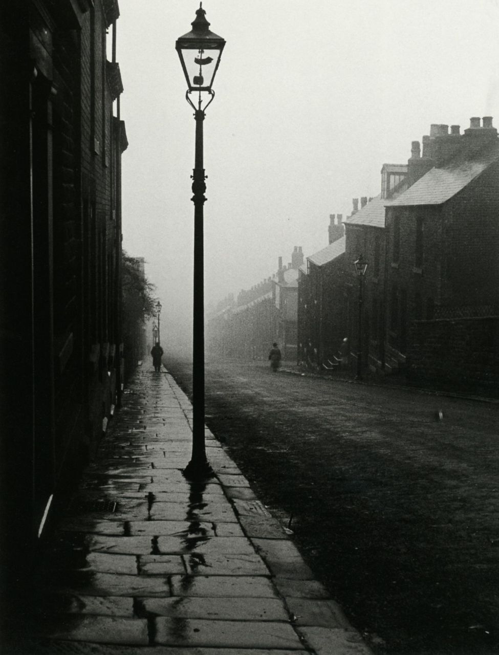 liquidnight:  Bill Brandt Unidentified location, 1940s From The Photography of Bill