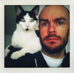 afireinside:  tranquilmammoth:  Poppy (my friend’s cat) jumped on my shoulders to pose for this serious picture.  Aw, hi, Hunter!! &lt;3 