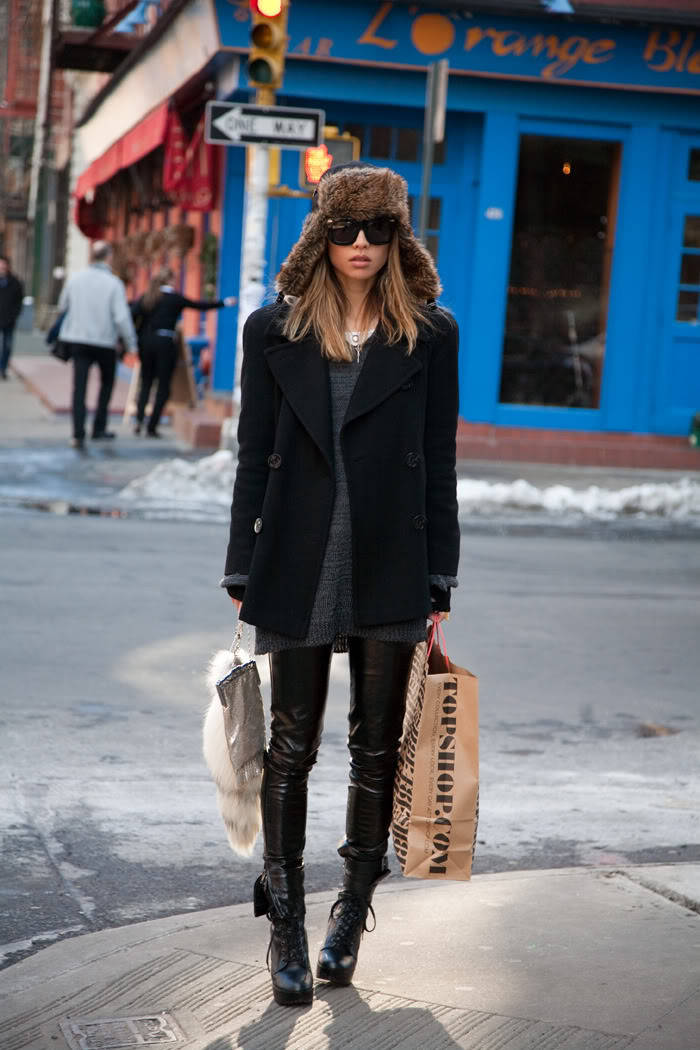the-trend-setter:  wish i could pull off her hat 
