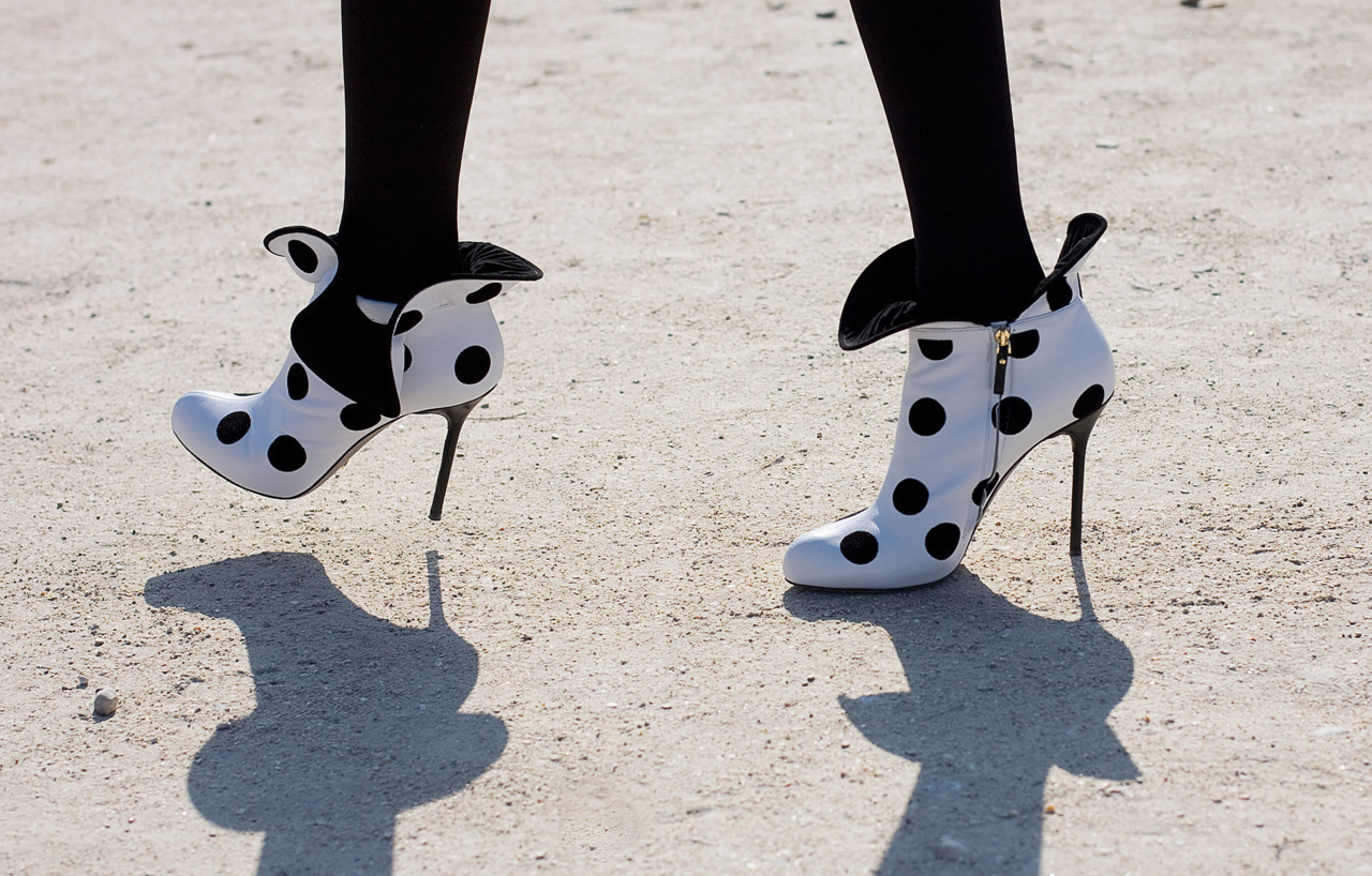 vogue:
“ STREET STYLE: Paris Fashion Week
”
goofy and delicate. my favorite combination!
-Connie