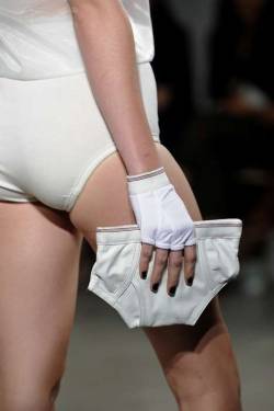 Jeremy Scott Spring/Summer 2011 leather &ldquo;underwear&rdquo; clutch (~躔) I sure would rock this!