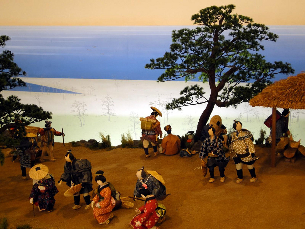 Another diorama for Japan! Shirasuka during the Edo Period Photo, Rekishi no Tabi
The combination of miniature figure diorama with period Japanese painting style is stunning.