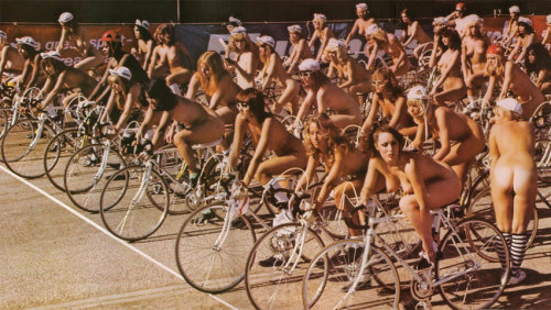nude / cycle race