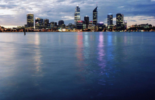 ionlysleep:  Cityscape of Perth, Western Australia  My favourite city in the World <3