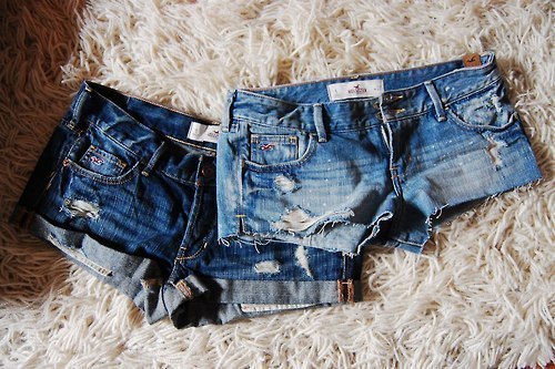 recordedbutterflies:  I want some of these hollister shorts so bad. 