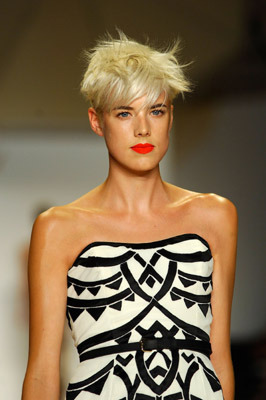 For the Girls who Yearn for Shorter Hair — Agyness Deyn on the runway for  Temperley Spring...