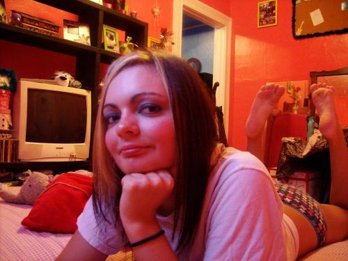 pantylove:  Panties and feet = LOVE  Very cute!