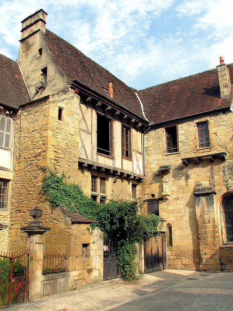 ysvoice:| ♕ |  Sarlat, Périgord  | by Vins64 | via bonparisien