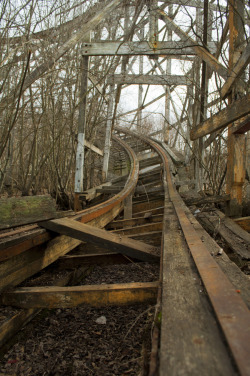 bodhisattva-belladonna:  Abandoned amusement park in Dartmouth, Mass 