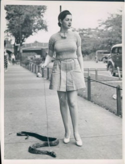 lilithtemptress:  Zorita - walking her snake.