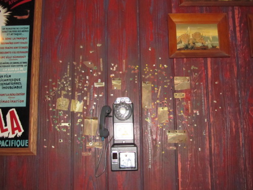 See all the notes and thumbtacks from messages taken from the payphone? They won&rsquo;t come ou