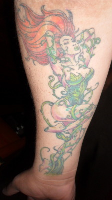 fuckyeahtattoos:  my poison ivy pinup tattoo