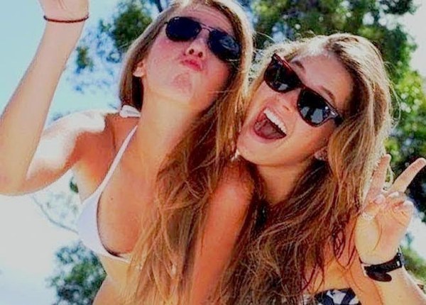 nossomosoquesomos:  Melhores Amigas: As que só elas sabem dar as risadas bestas