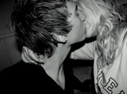 fuckinq-kissme:   Love, couples, romance, sexual blog 