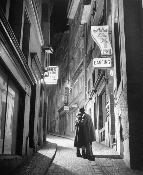 luceplace:  Song by Frank O’HaraDid you see me walking by the Buick Repairs?I was