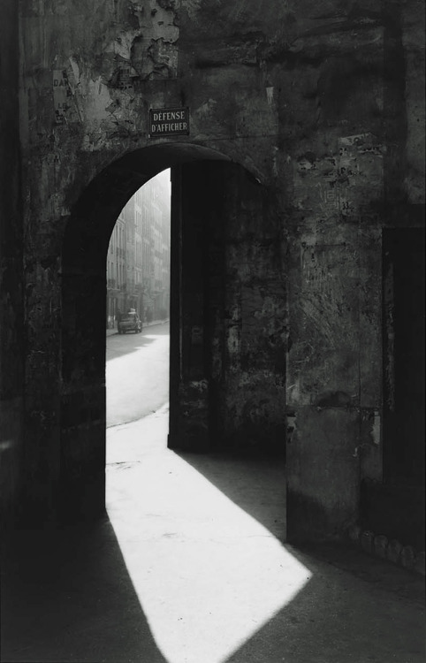 Passage to Rue de Seine, Paris photo by Todd Webb, 1949