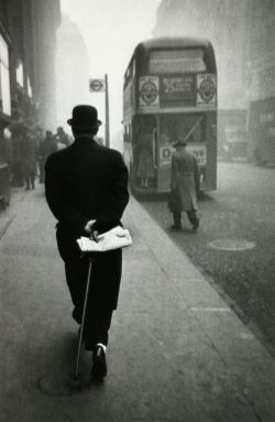 m3zzaluna:  london, 1951-1953 photo by robert frank, from ‘london/wales’ 