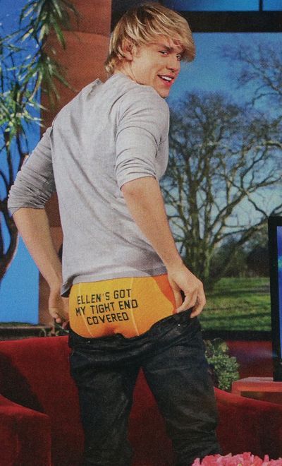 reecevaun:  trishabadiola:  chordgasm:  I’ll cover your tight end Chord, any day, any time. UNF!  OH MY GOOOOOOD  My god. 