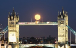 antitos:  Full moon &amp; London Bridge  BEAUTIFUL 