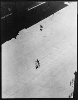 luzfosca:  Ralph Steiner Man on Bicycle,