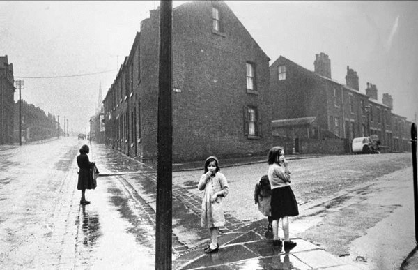 Roger Mayne
Girls in the Rain, Sheffield, 1961