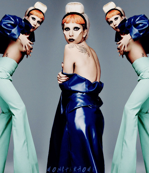 iloveyougagaloo:  “What you lookin at?” 
