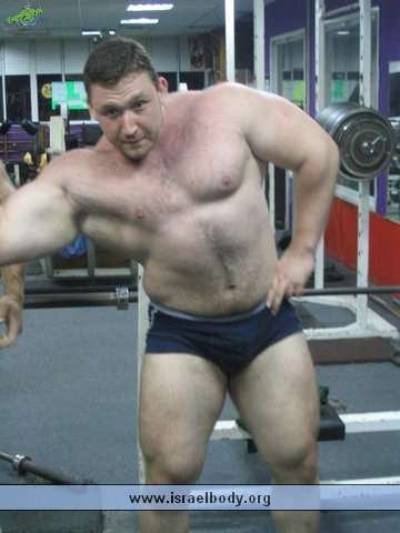 superbears:   Guh, he is hot.  SEXY BIG MUSCLE HUSKY WANT