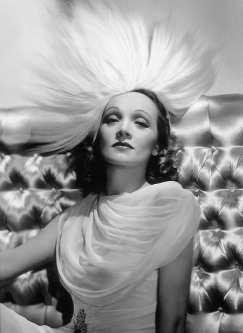 divadietrich:  Dietrich by Hurrell. 