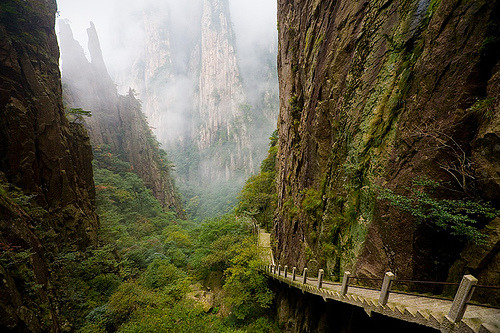 robot-heart:  Descent (by razorbern) 