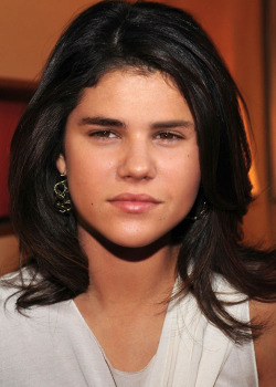 xogomez:  swiftpick:  iwannaseeurpeacock:  desuschrist:  Justin Bieber + Selena Gomez = Taylor Lautner in drag. |:  that’s disturbing. o.O  oh god.   I cannot unsee this now.