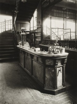 dharmabum71:  Eugène Atget, ‘The Wine Seller, 15 Rue Boyer’, 1910–1911  