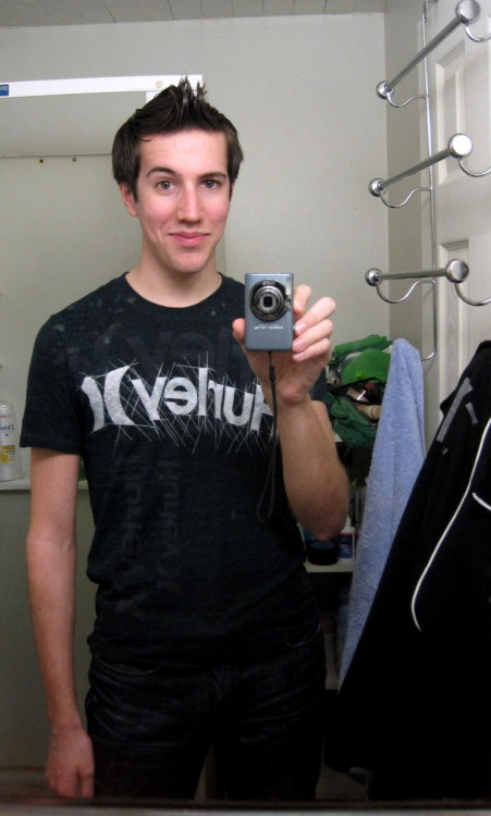 aboveaveragenolan:  T-shirt Tuesday? (awkward pose, no?) 