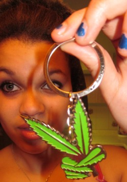 ganja-pixie:  eatmewhileimhigh420:  Lovin’