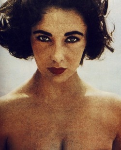 boatsand-hoes:  Rest in peace Elizabeth Taylor. &lt;3 