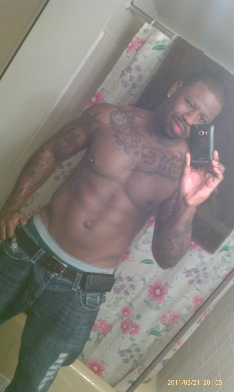 infamouskalel:  nastydre:  Pic of my beach body for my #Ladies :)  Mmm 