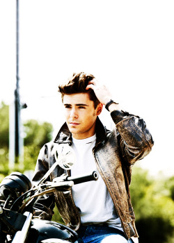 ilovefron:  One of his sexiest photoshoots