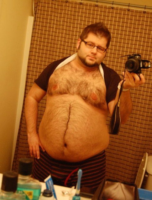 bearosuno21:Josh, a very cute bear cub. Pics originally posted by chubbyaddiction. Josh, un oso cachorro muy lindo. Fotos posteadas originalmente por chubbyaddiction.