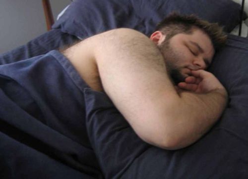 bearosuno21:Josh, a very cute bear cub. Pics originally posted by chubbyaddiction. Josh, un oso cachorro muy lindo. Fotos posteadas originalmente por chubbyaddiction.