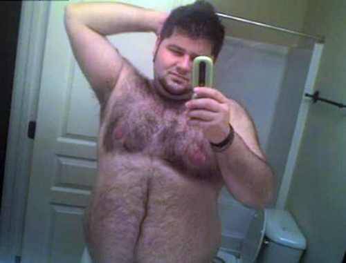 bearosuno21:Josh, a very cute bear cub. Pics originally posted by chubbyaddiction. Josh, un oso cachorro muy lindo. Fotos posteadas originalmente por chubbyaddiction.