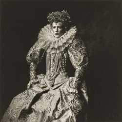 Cate Blanchett as Queen Elizabeth I photo