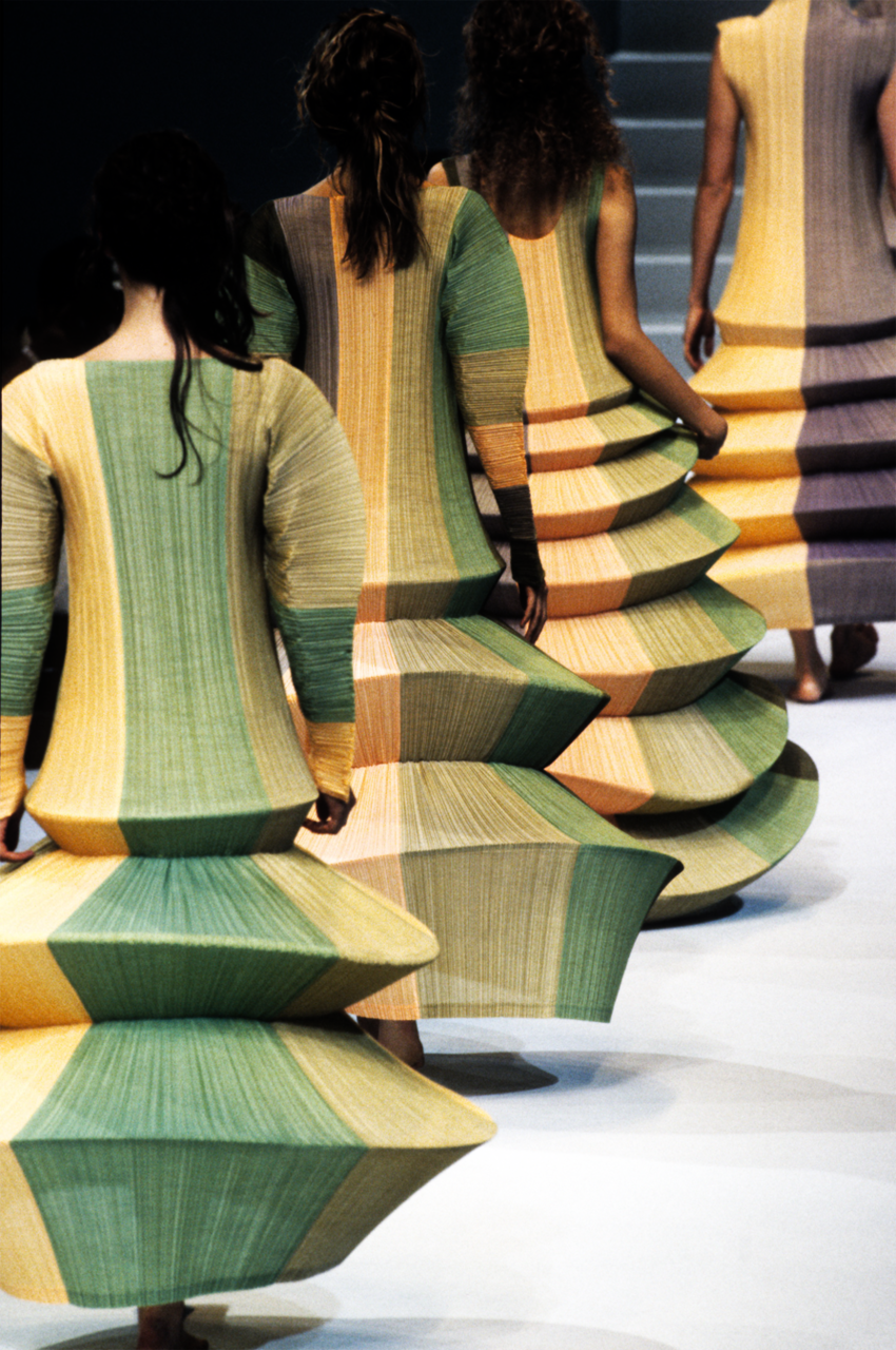 runway shows of the 1990s — Issey Miyake S/S 1995